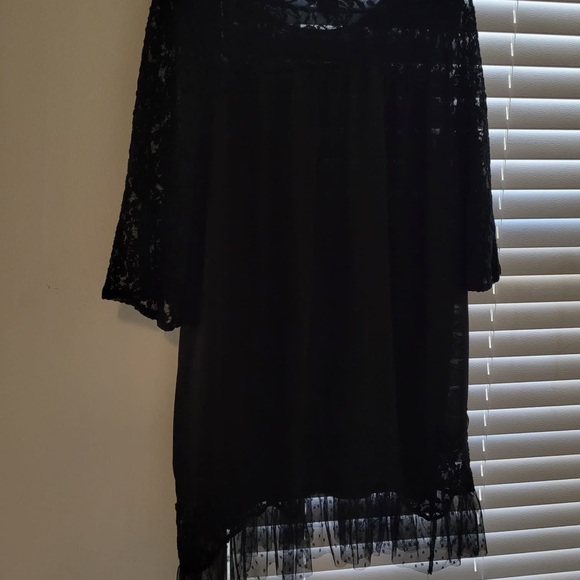 Paisley vine black 3/4 lace sleeve . Tunic . Size large - Picture 2 of 3